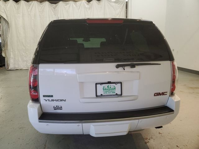 Used 2010 GMC Yukon XL Denali image 4