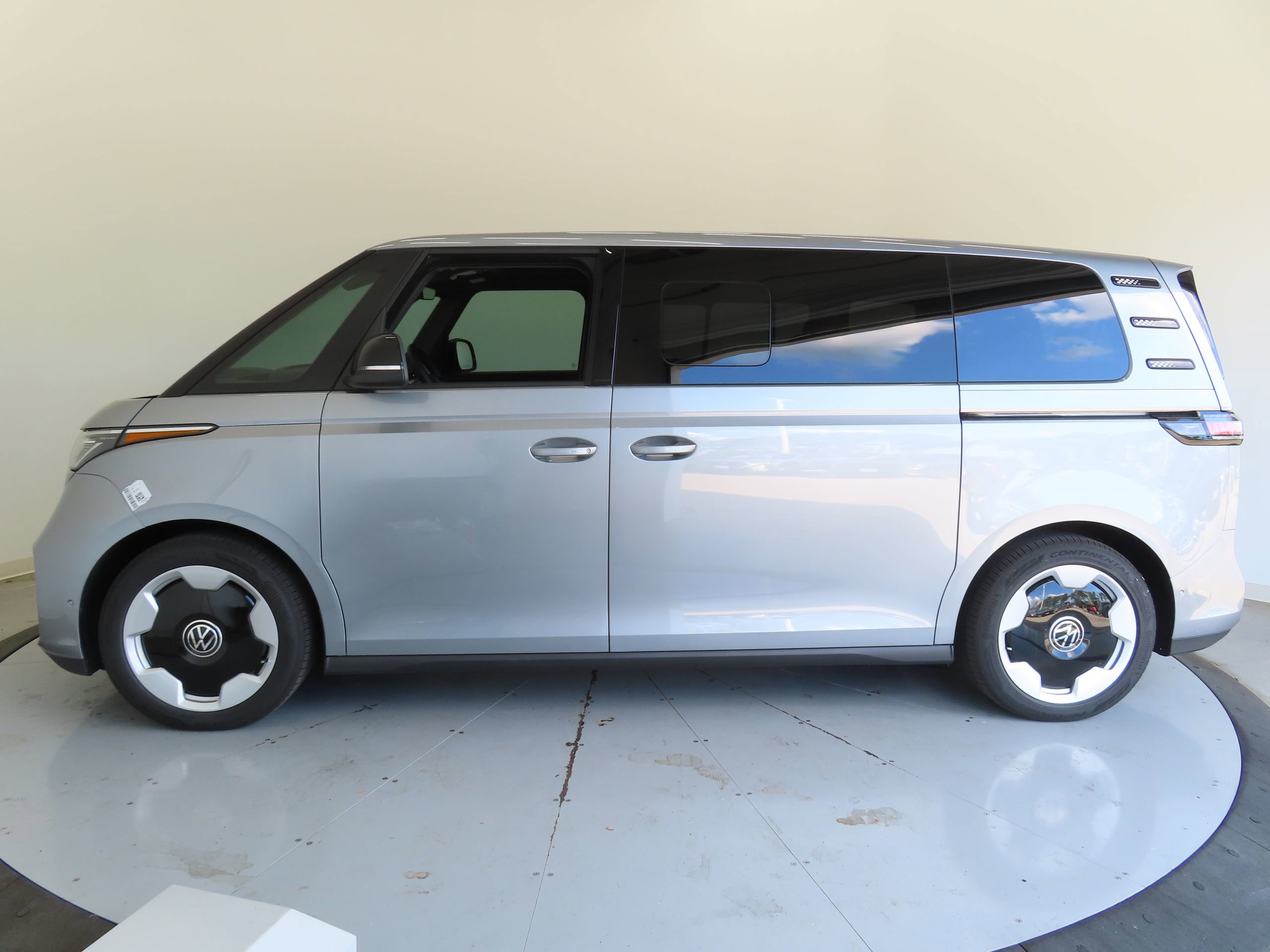 New 2025 Volkswagen ID. Buzz Pro S image 8