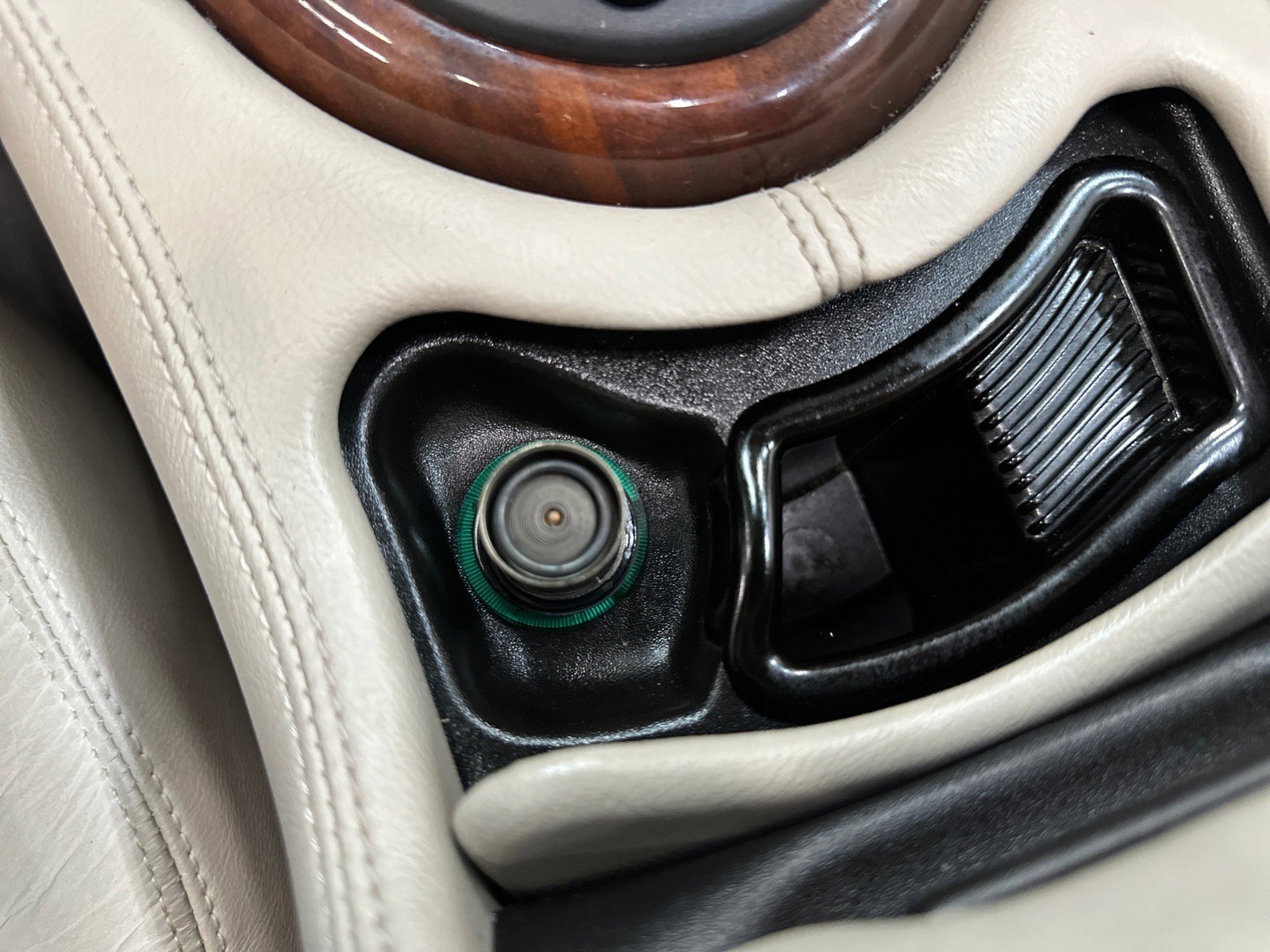 Used 2001 Jaguar XK8 Convertible image 45