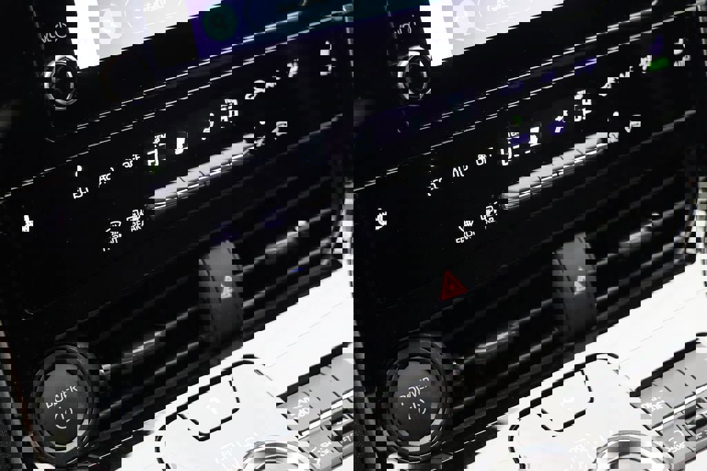 Used 2024 Subaru Solterra Premium image 21