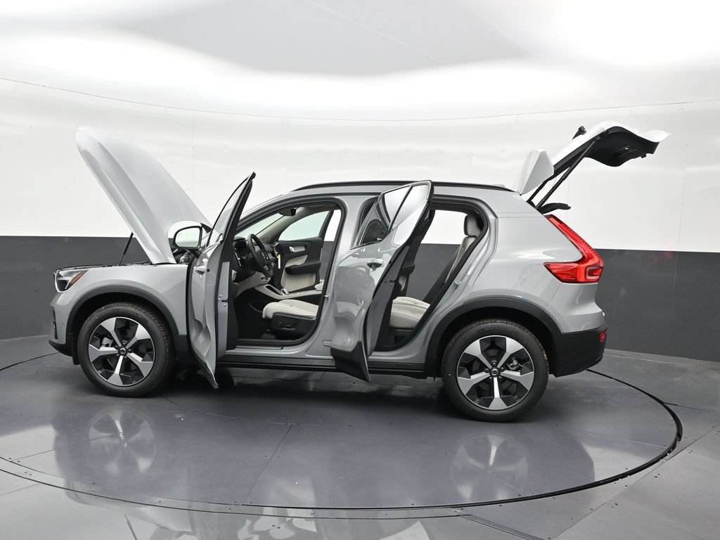 New 2026 Volvo XC40 B5 Plus w/ Protection Package Premier AWD/4WD image 31