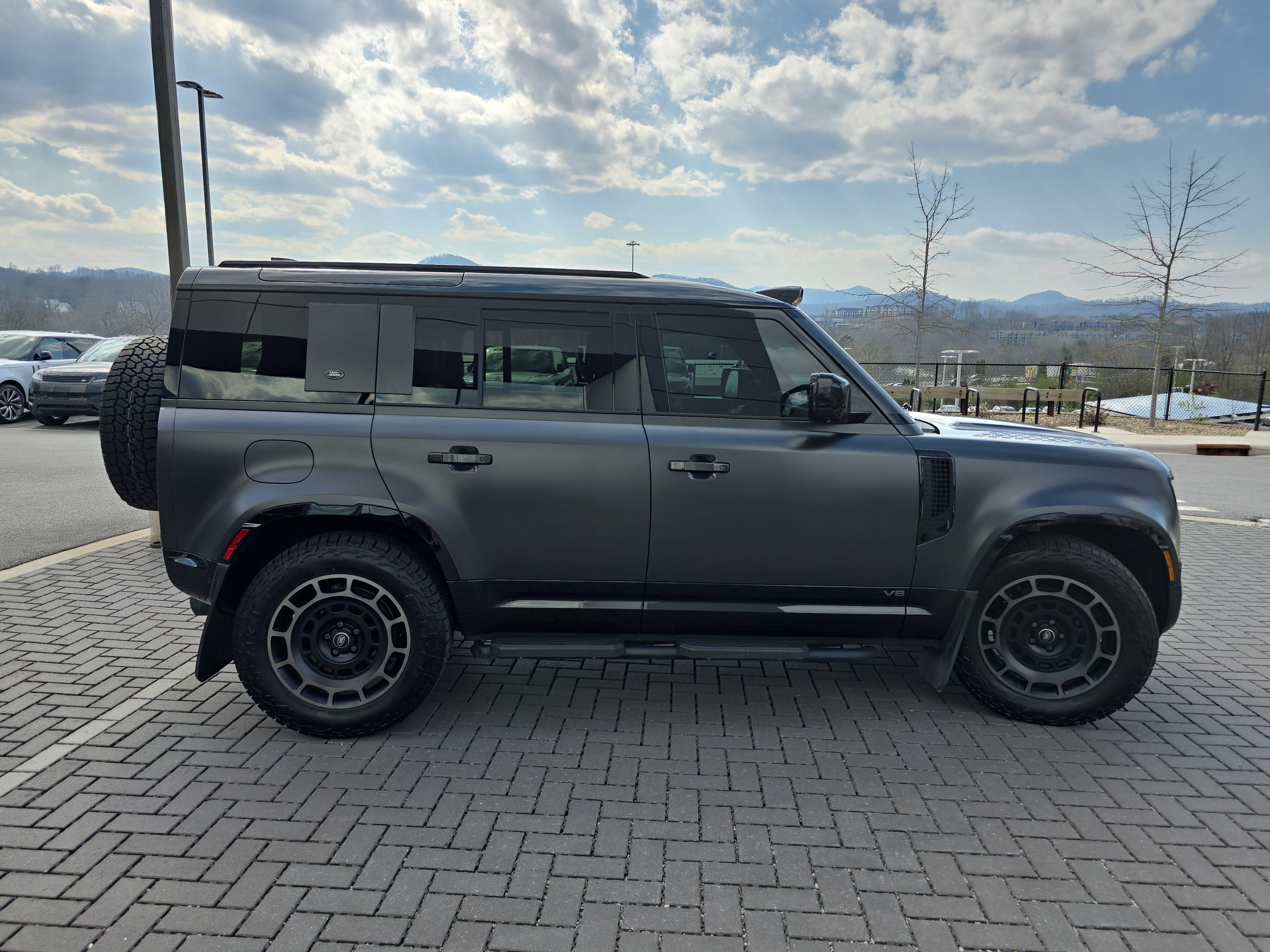Used 2024 Land Rover Defender 110 Carpathian Edition image 4