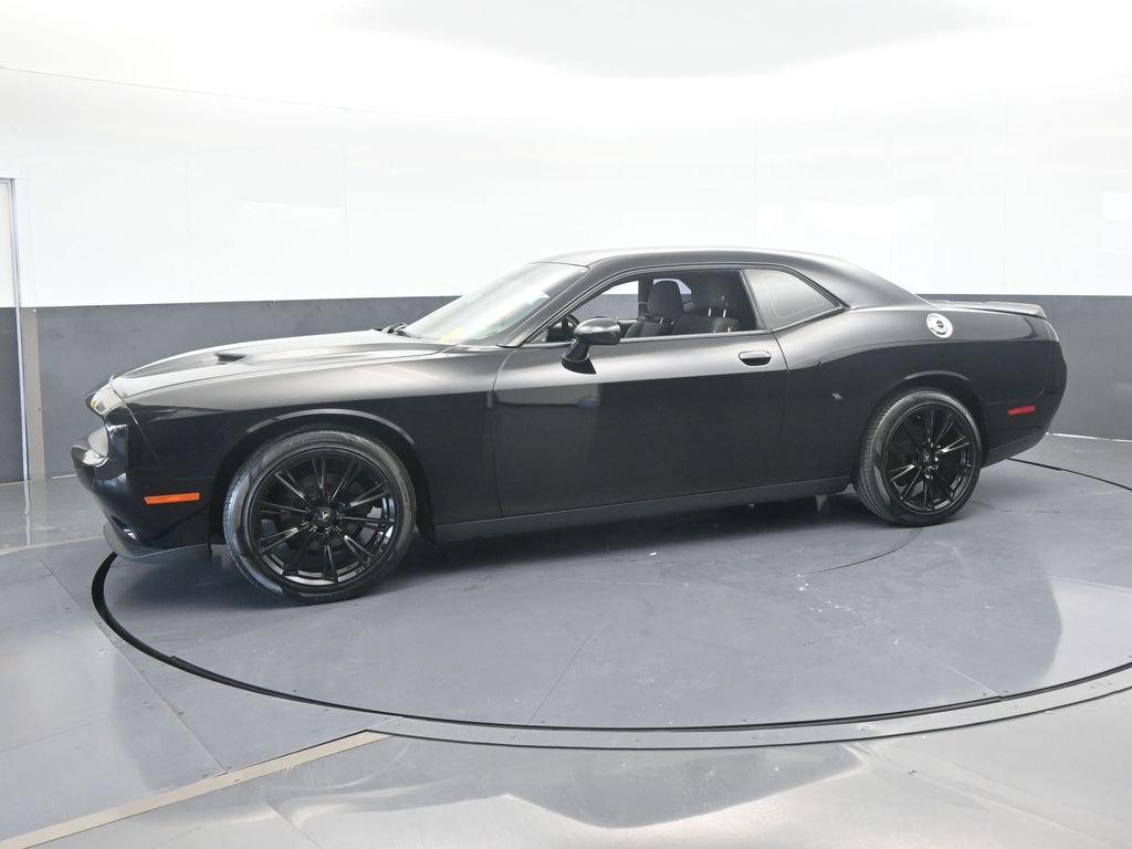 Used 2019 Dodge Challenger SXT video 2