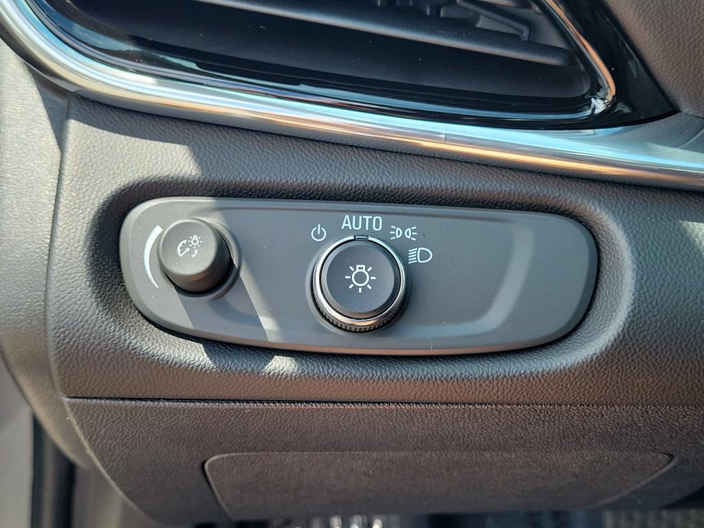 Used 2018 Chevrolet Volt Premier w/ Driver Confidence Package FWD image 25