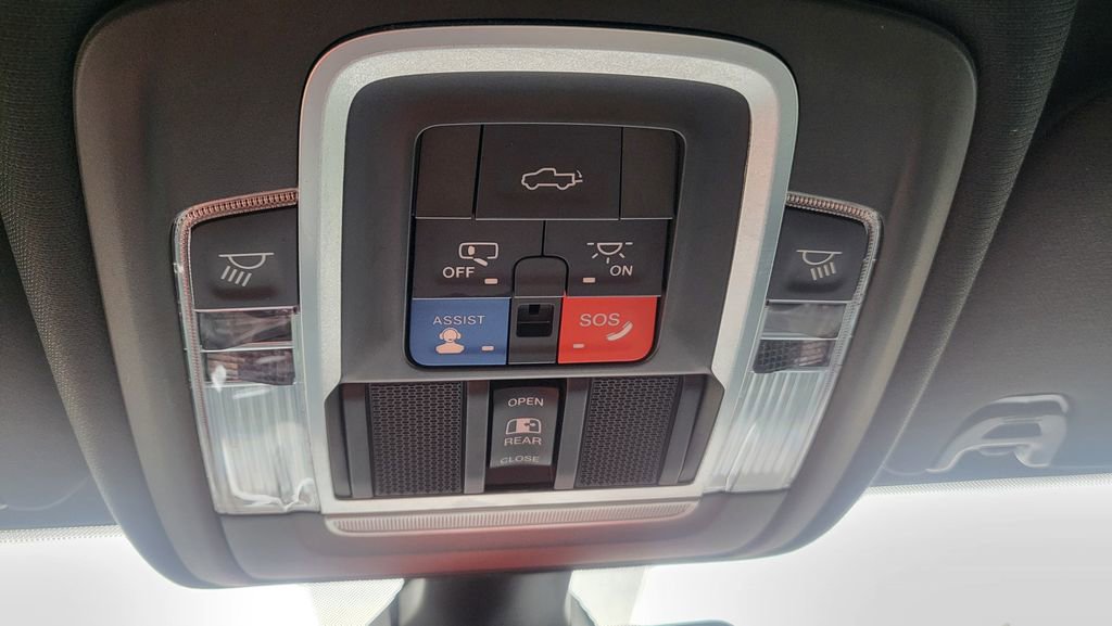 Used 2020 RAM 2500 Laramie w/ Night Edition image 32