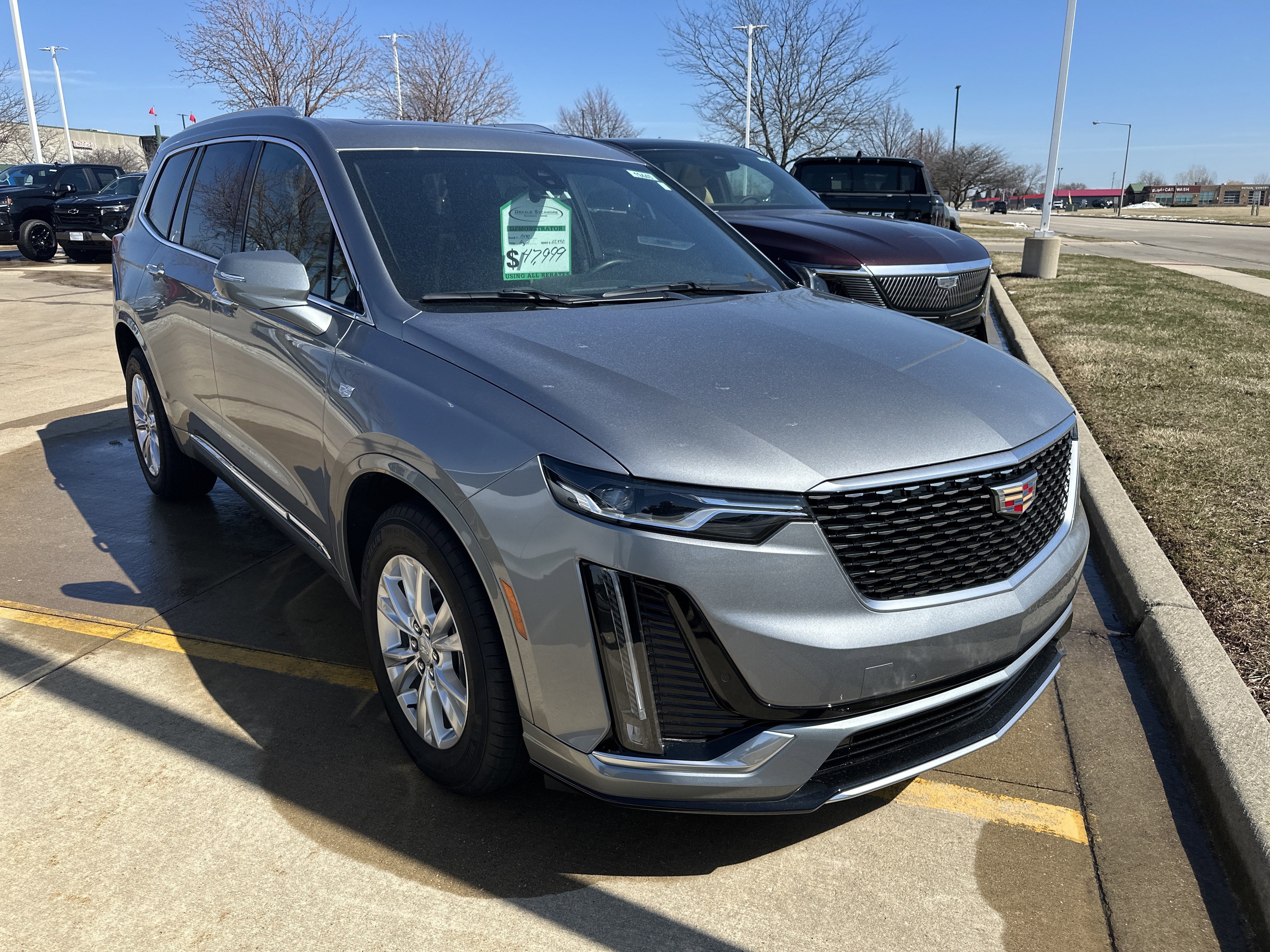 New 2025 Cadillac XT6 Luxury image 1