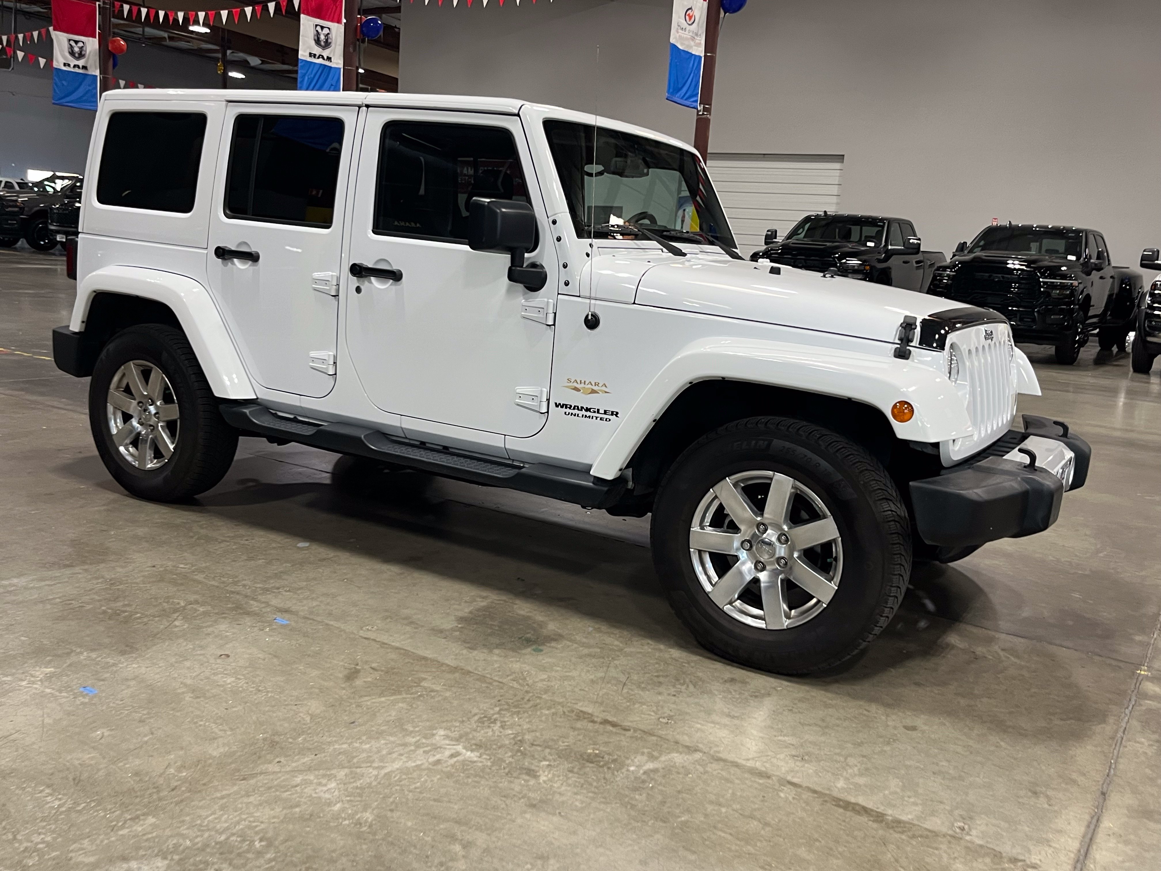 Used 2015 Jeep Wrangler Unlimited Sahara w/ Max Tow Package AWD/4WD image 8
