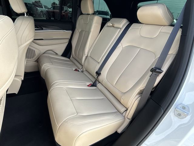 Used 2025 Jeep Grand Cherokee Limited RWD image 24