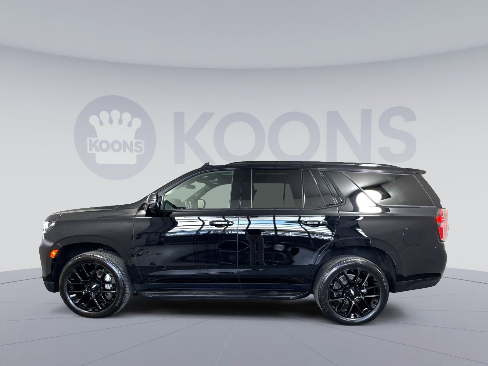 Used 2023 Chevrolet Tahoe RST w/ Luxury Package image 2