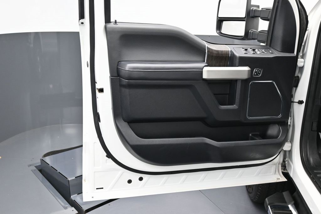 Used 2021 Ford F250 Lariat w/ Lariat Value Package image 39