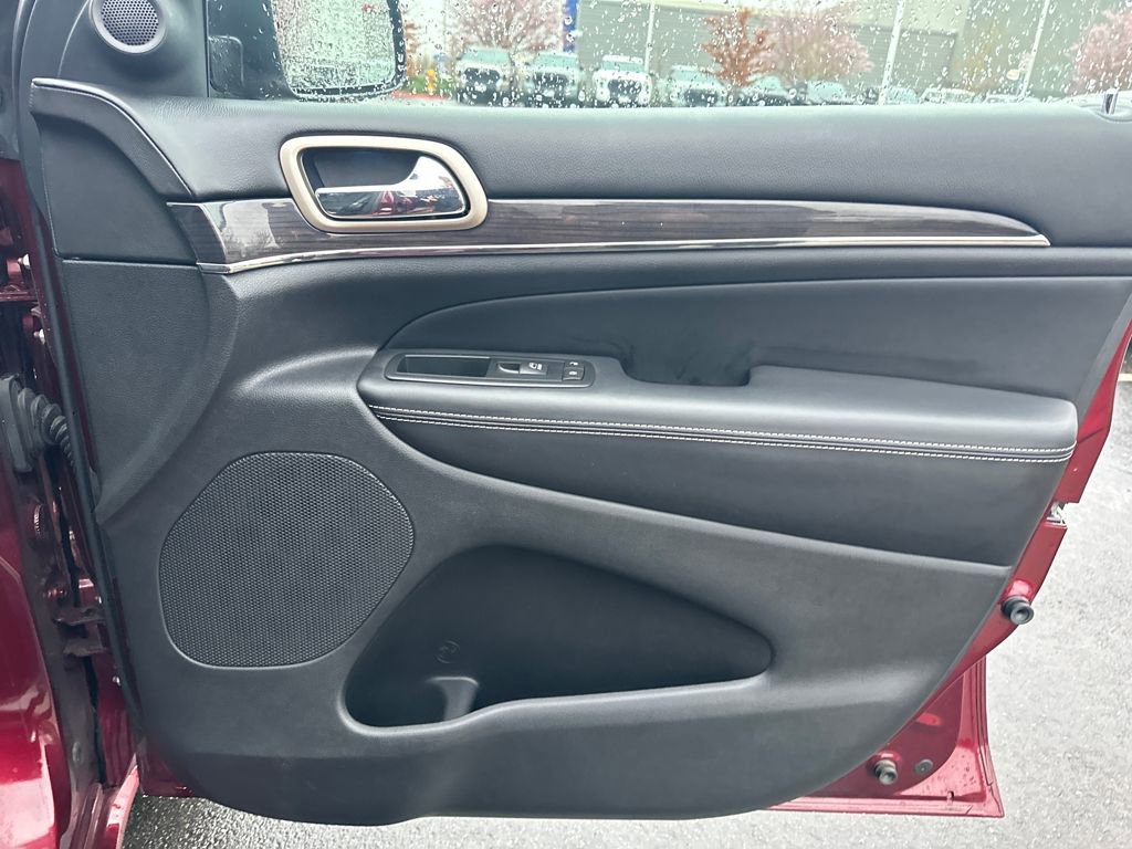 Used 2017 Jeep Grand Cherokee Overland w/ Jeep Active Safety Group image 16