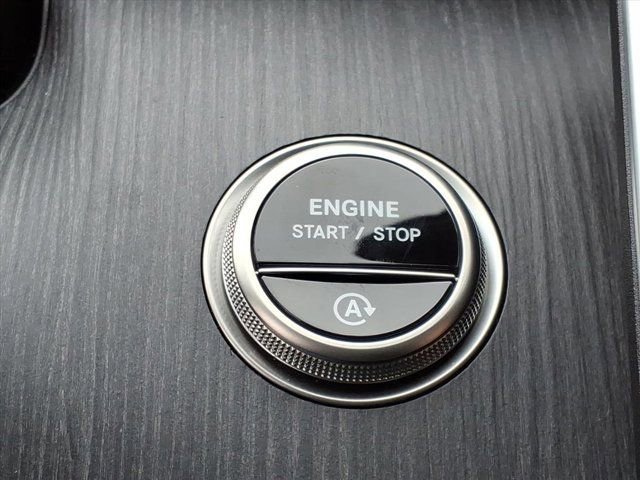 Used 2025 Mercedes-Benz C 300 4MATIC Sedan image 25