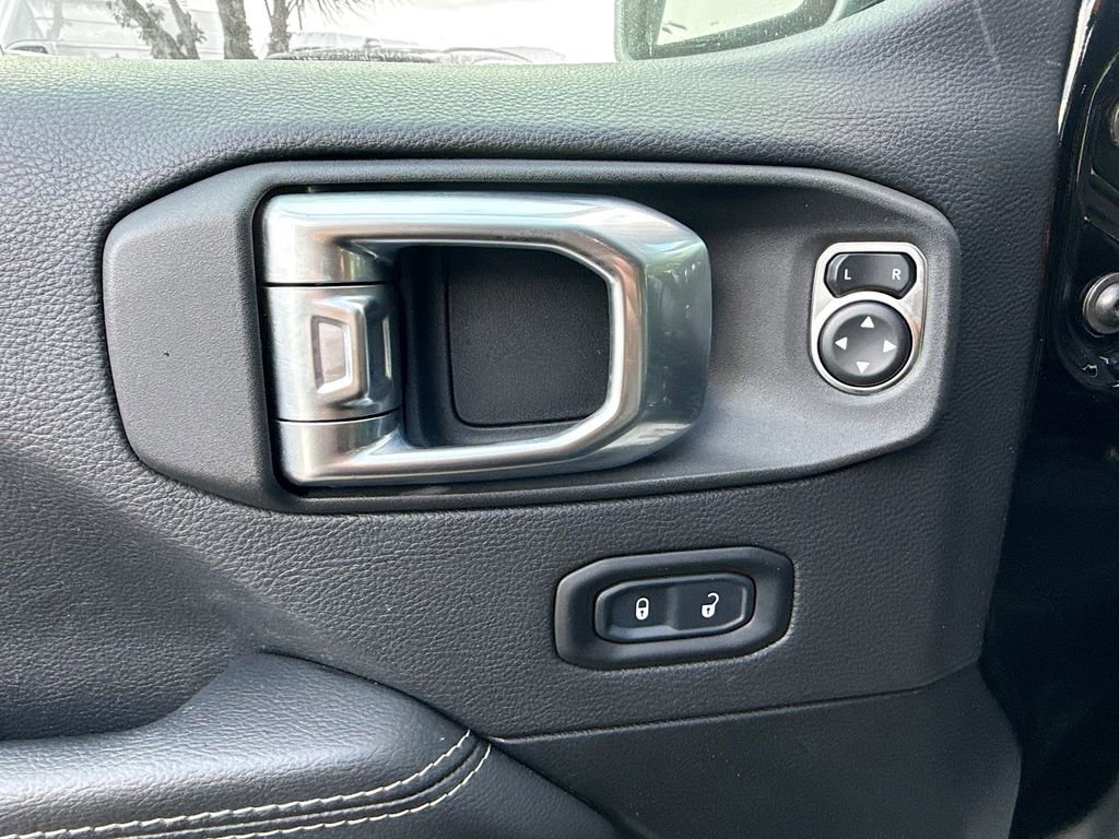 Used 2022 Jeep Wrangler Unlimited Sahara w/ LED Lighting Group AWD/4WD image 19