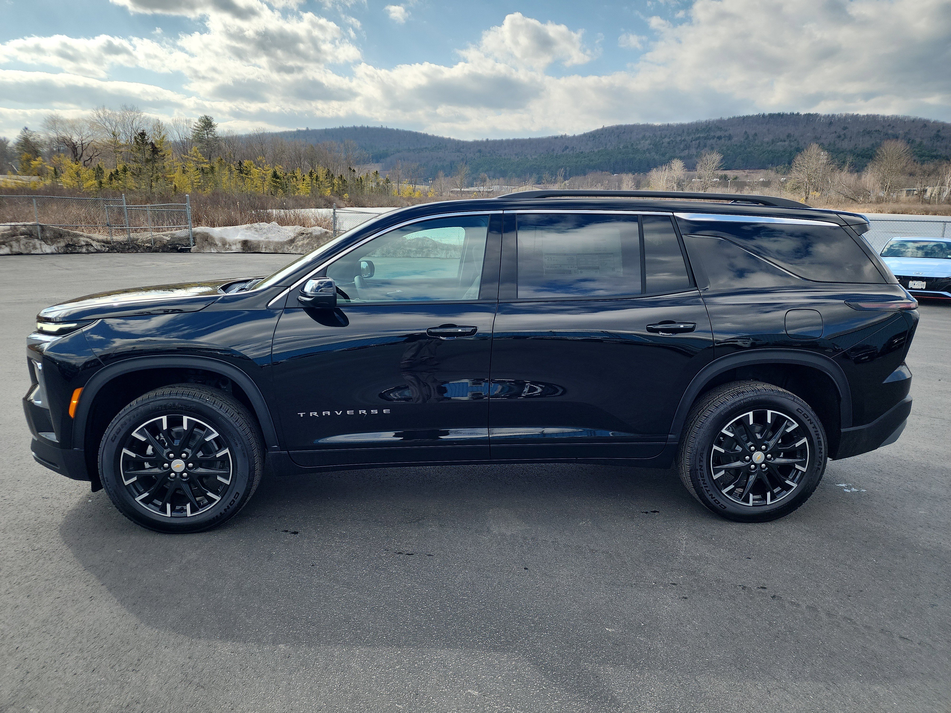 New 2026 Chevrolet Traverse LT w/ Sun and Wheel Package AWD/4WD image 5