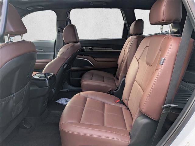 Used 2024 Kia Telluride EX w/ EX Captain's Chair Package image 20