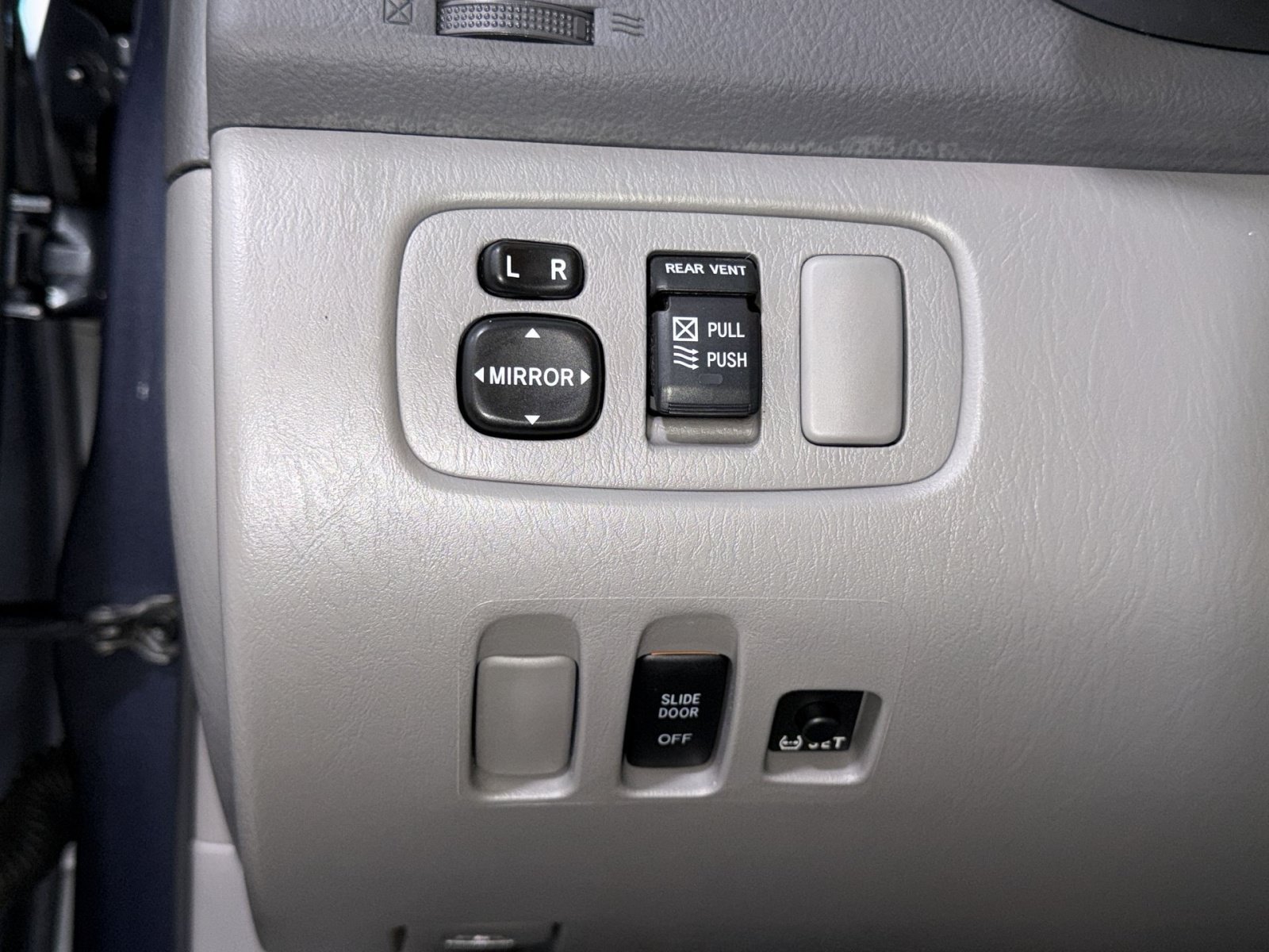 Used 2009 Toyota Sienna LE FWD image 23