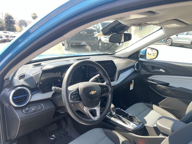Used 2025 Chevrolet Trax LT w/ Driver Confidence Package image 10