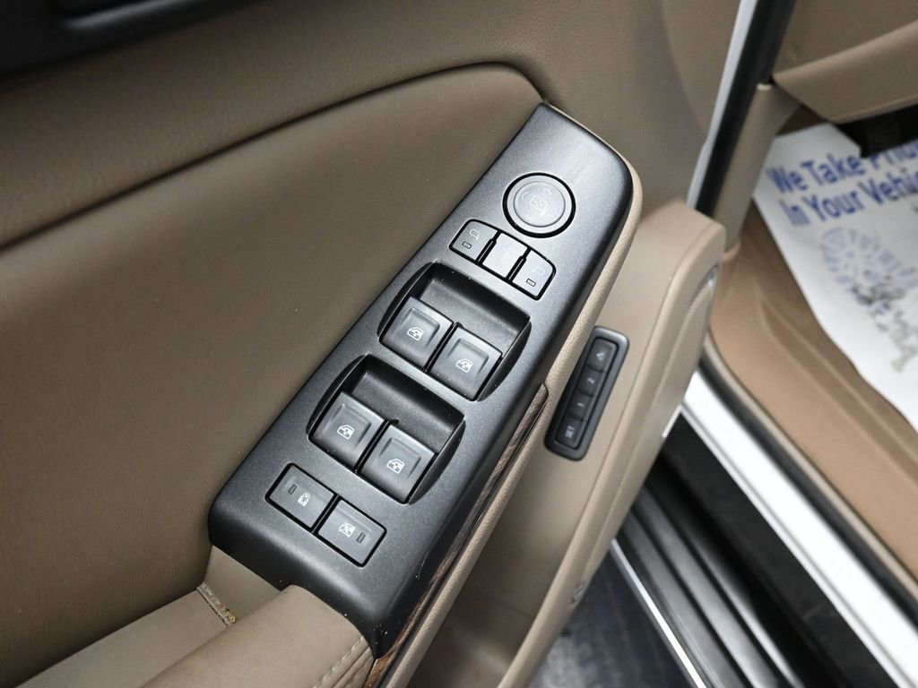 Used 2017 GMC Yukon SLT image 32