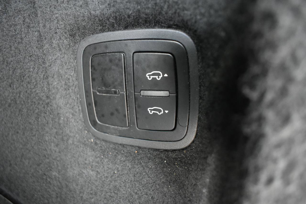 Used 2015 Porsche Cayenne Turbo AWD/4WD image 47