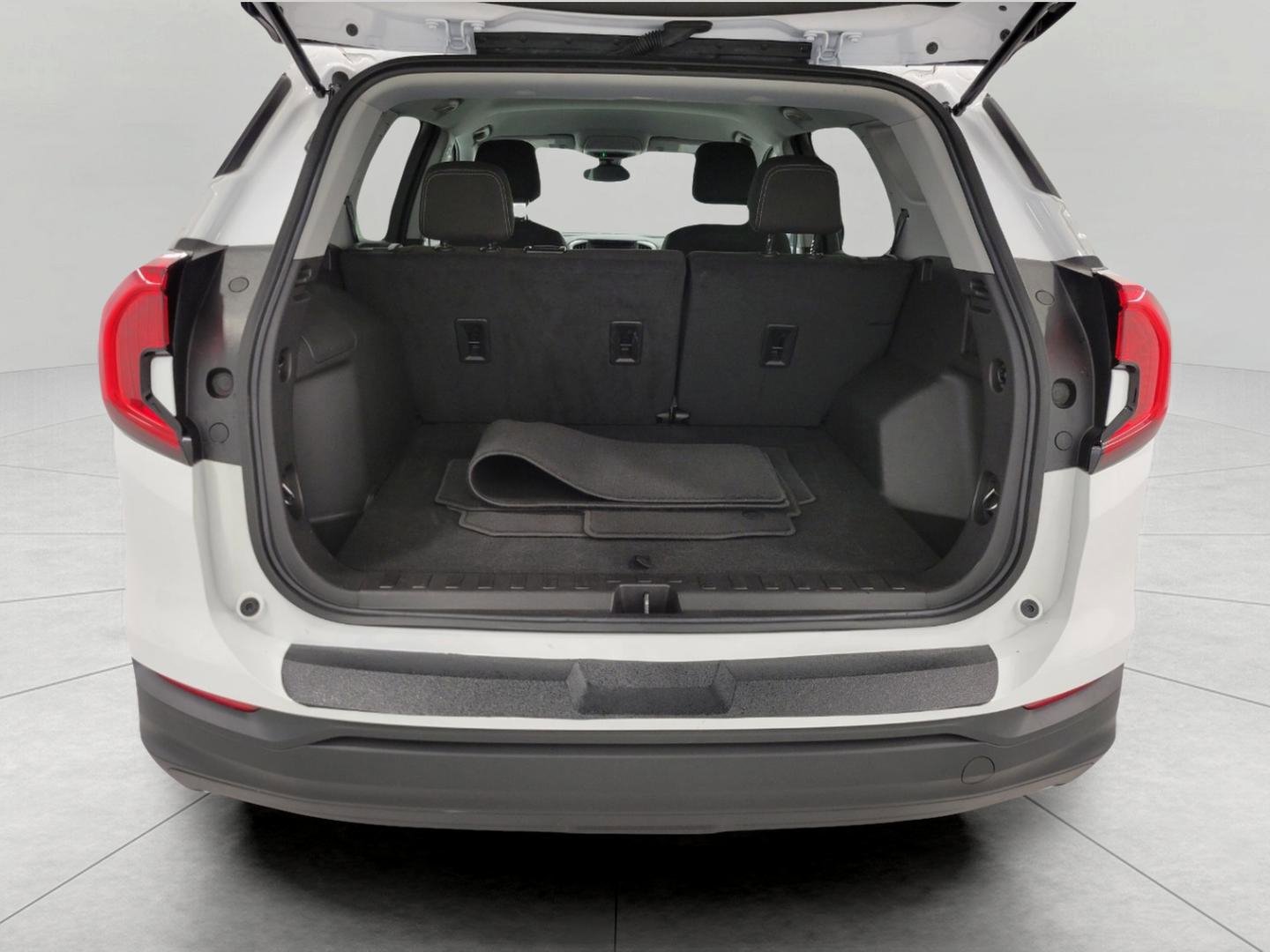 Used 2024 GMC Terrain SLE image 15