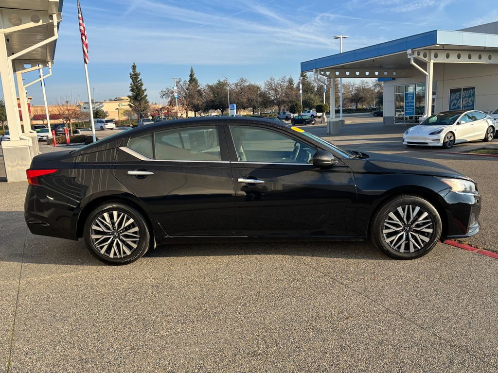 Used 2024 Nissan Altima 2.5 SV image 4