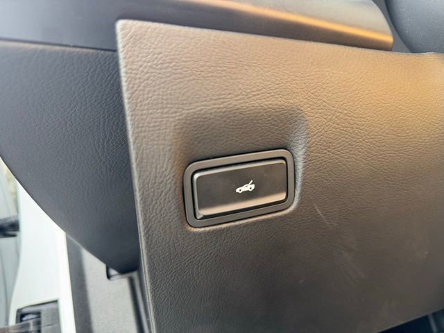 Used 2016 Chevrolet Corvette Stingray Convertible w/ Carbon Flash Badge Package image 27