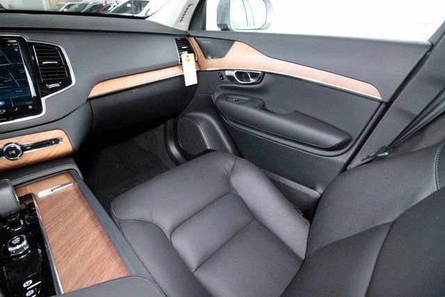 Certified 2025 Volvo XC90 B6 Plus w/ Protection Package Premier image 7