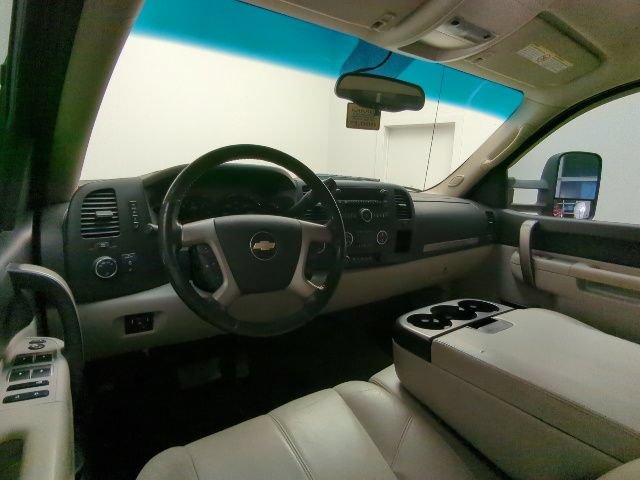 Used 2010 Chevrolet Silverado 2500 LT w/ Interior Plus Package AWD/4WD image 16