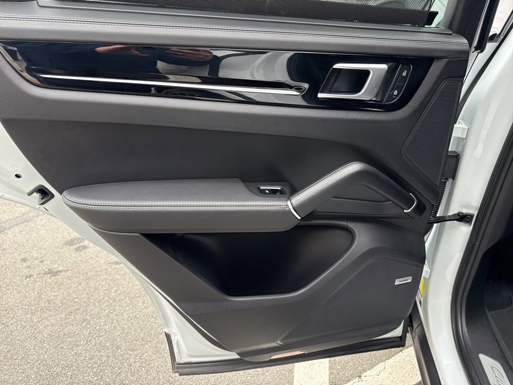 Used 2022 Porsche Cayenne S image 36