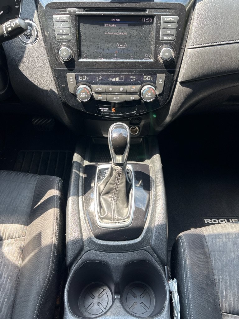 Used 2020 Nissan Rogue SV AWD/4WD image 16