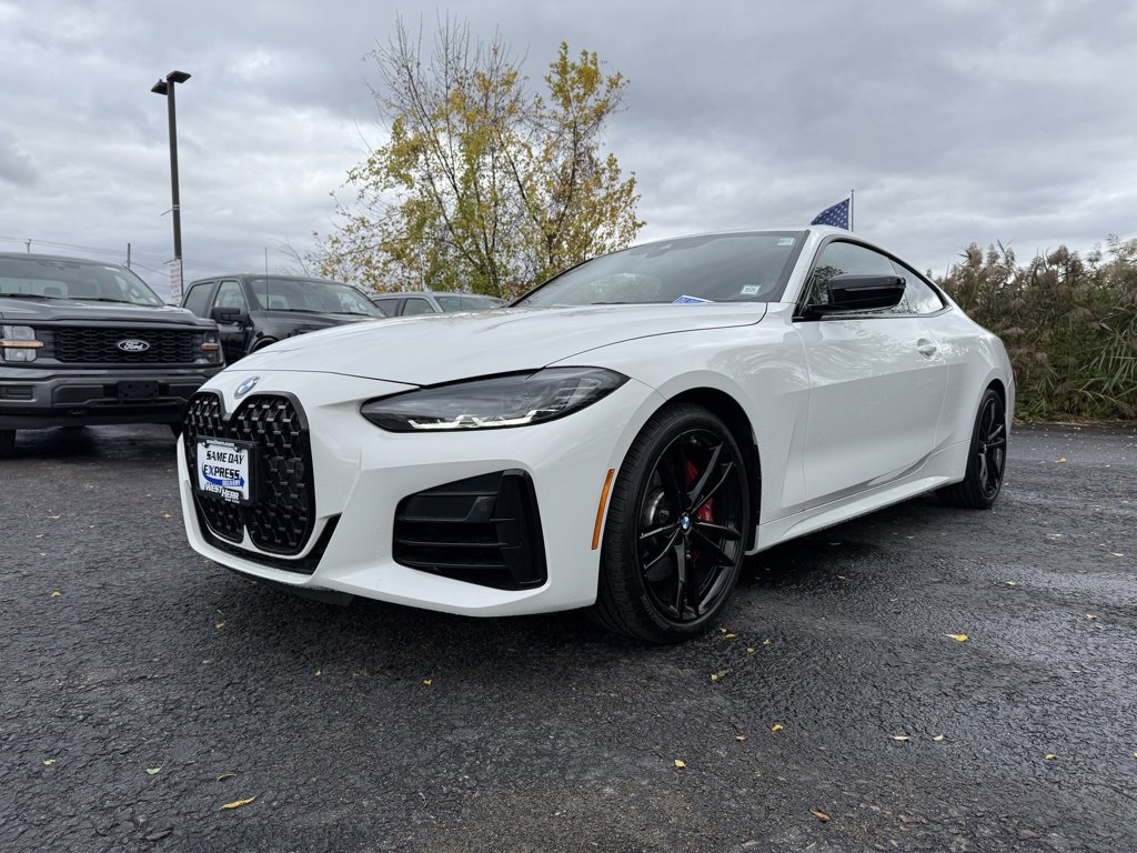 Used 2024 BMW 440i xDrive Coupe w/ Premium Package image 3
