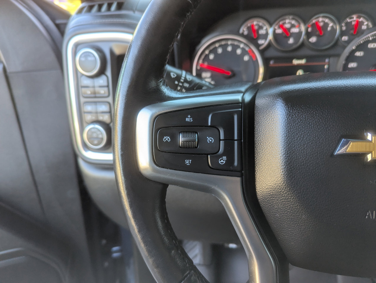 Used 2021 Chevrolet Silverado 1500 LTZ w/ Z71 Off-Road Package image 17