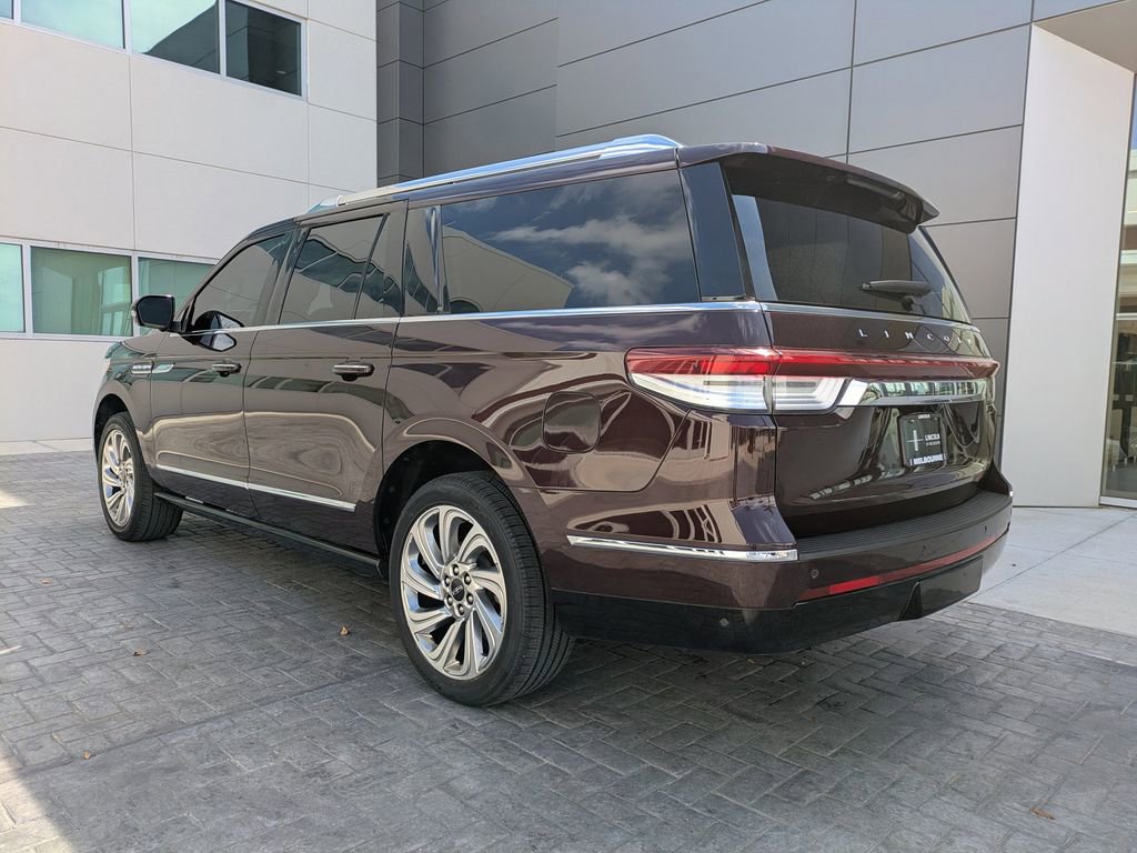 Certified 2024 Lincoln Navigator L Reserve image 7