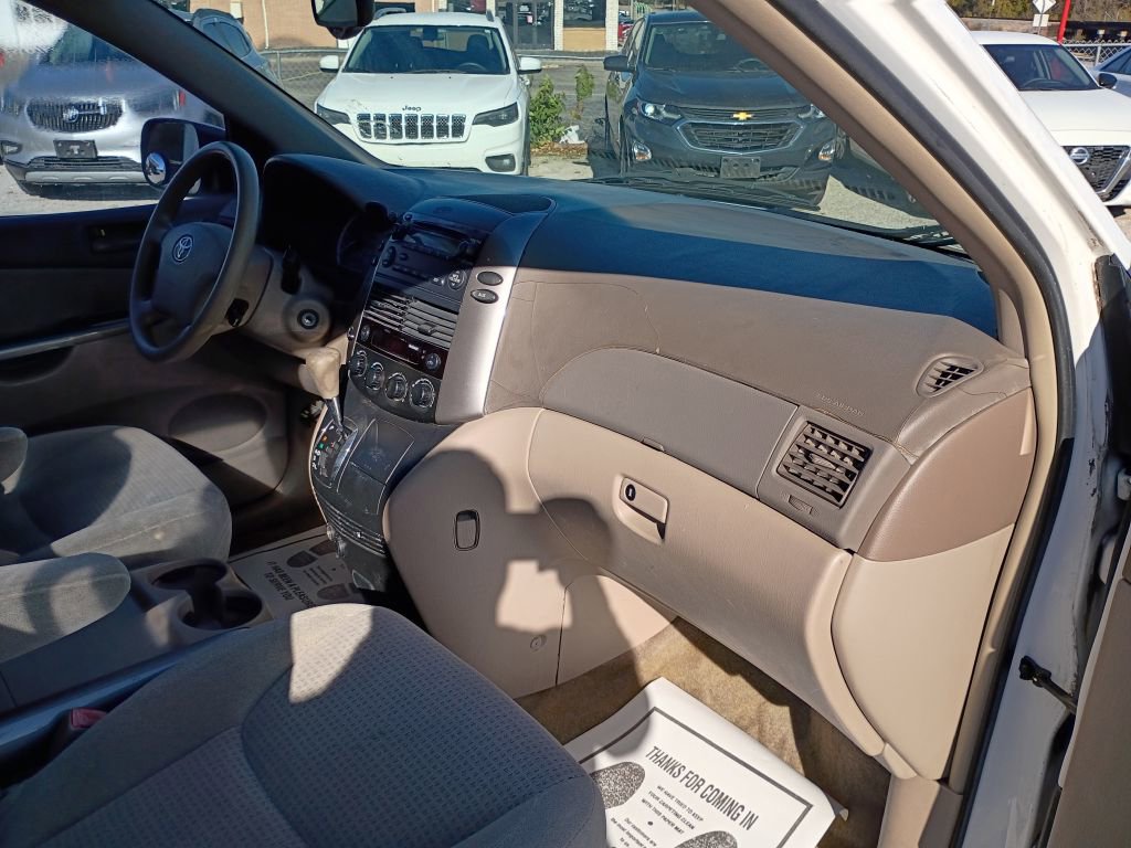 Used 2006 Toyota Sienna CE image 18