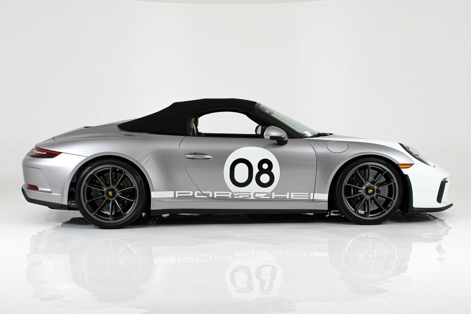 Used 2019 Porsche 911 Speedster RWD image 13