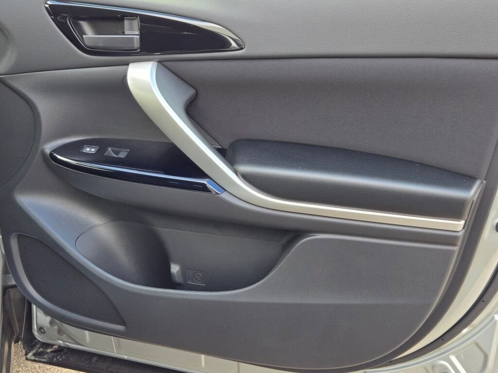 New 2025 Mitsubishi Eclipse Cross LE image 6