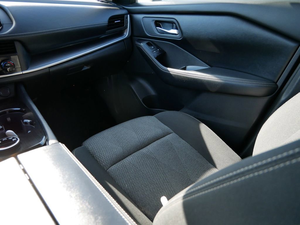 Used 2025 Nissan Rogue SV AWD/4WD image 20