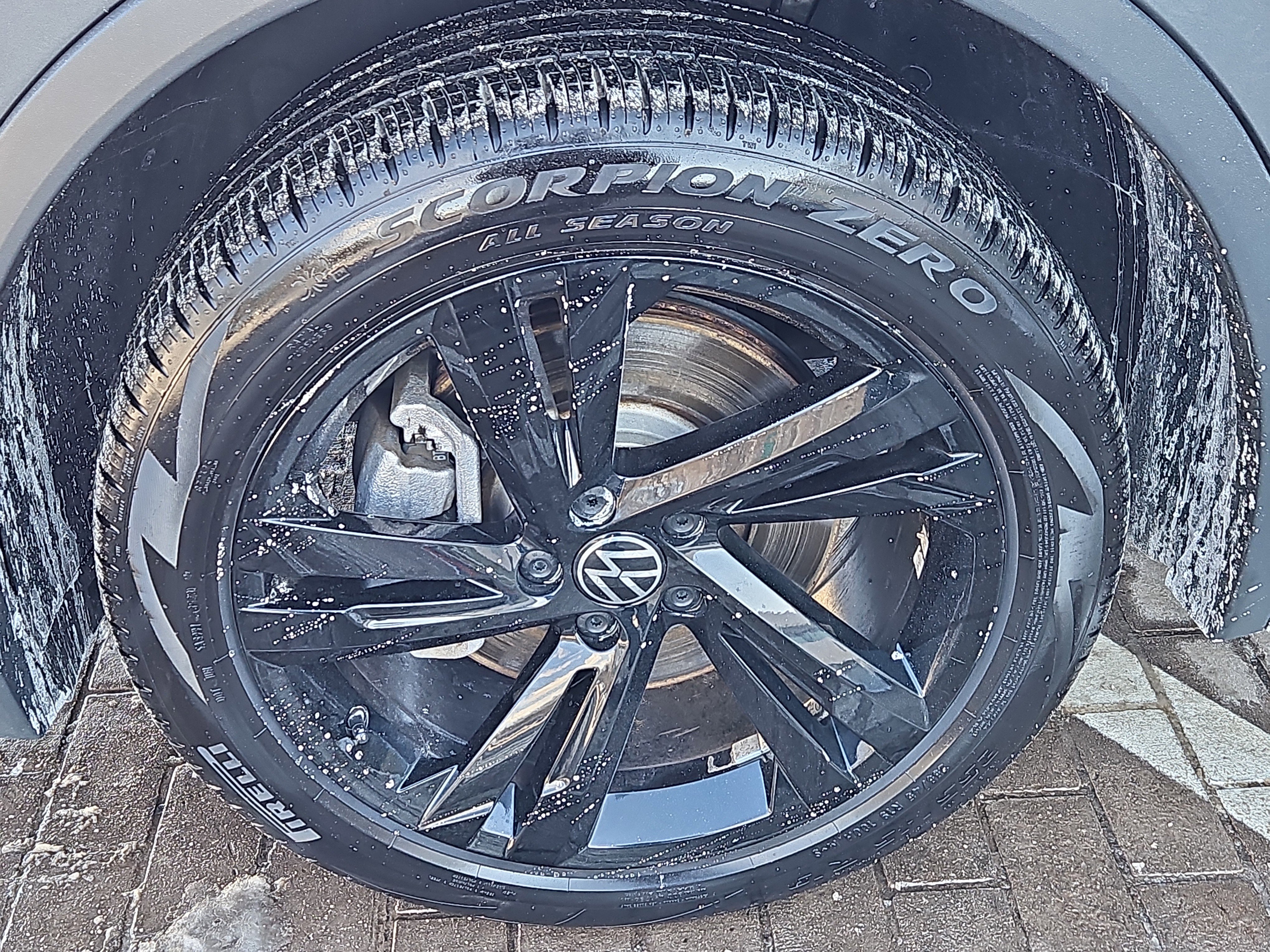 Certified 2023 Volkswagen Tiguan SE R-Line image 5