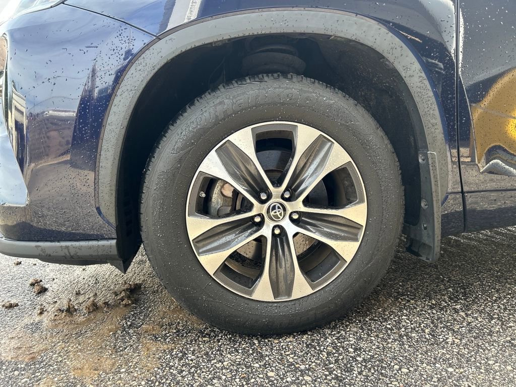 Used 2021 Toyota Highlander XLE image 7