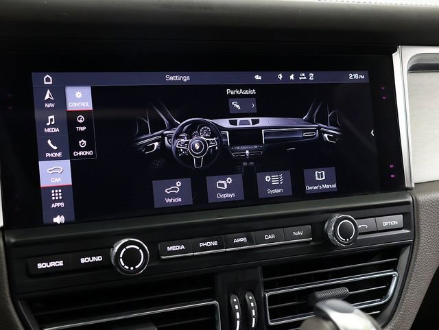 Used 2020 Porsche Macan Turbo image 22