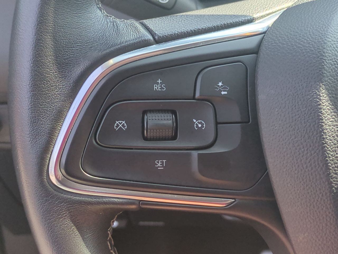 Used 2023 Buick Encore GX Select w/ Sport Touring Package FWD image 19
