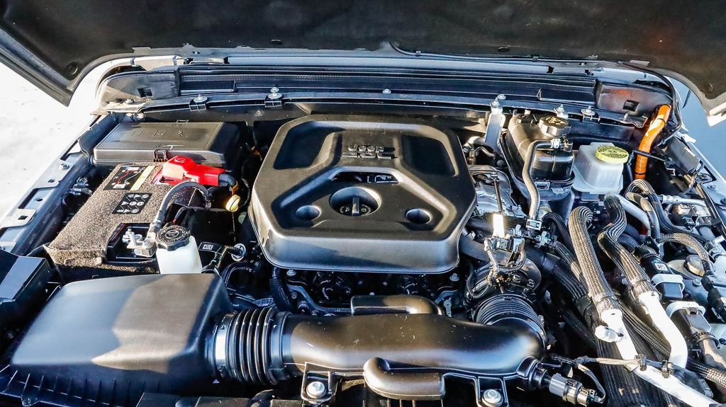 Used 2023 Jeep Wrangler Unlimited Sahara w/ Cold Weather Group AWD/4WD image 32