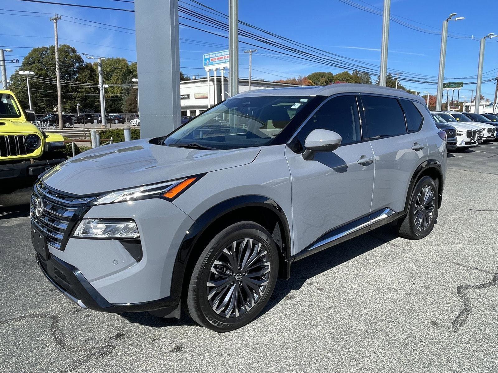 Used 2024 Nissan Rogue Platinum image 4