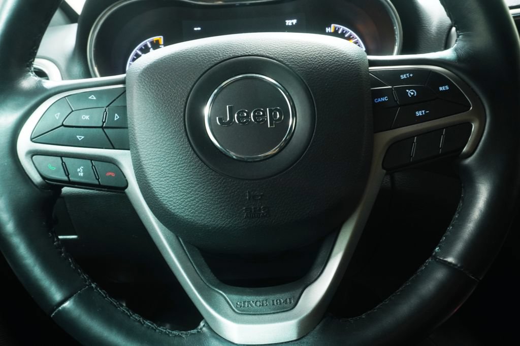 Used 2021 Jeep Grand Cherokee Laredo w/ Security & Convenience Group AWD/4WD image 19
