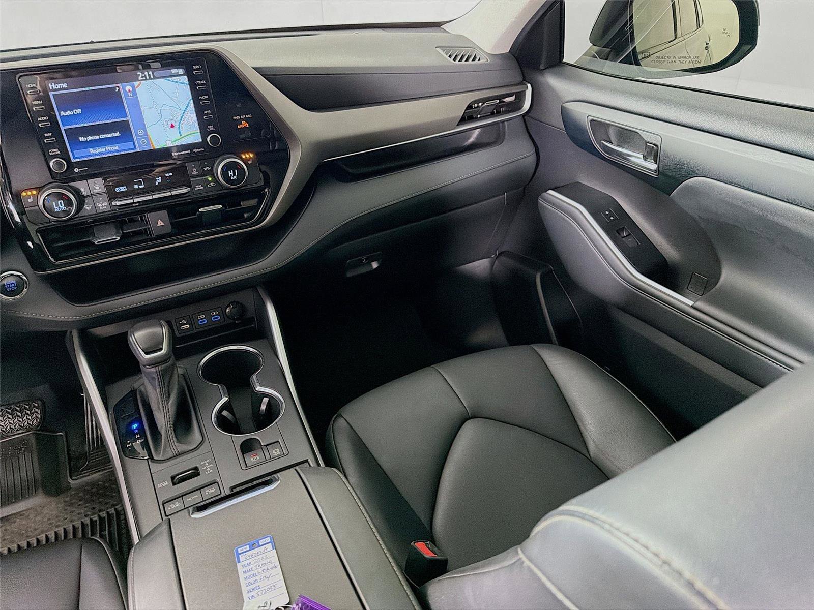Used 2022 Toyota Highlander XLE AWD/4WD image 25