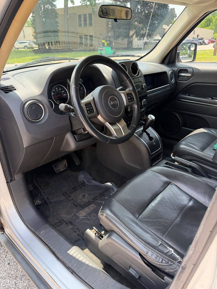 Used 2011 Jeep Patriot Latitude AWD/4WD image 9