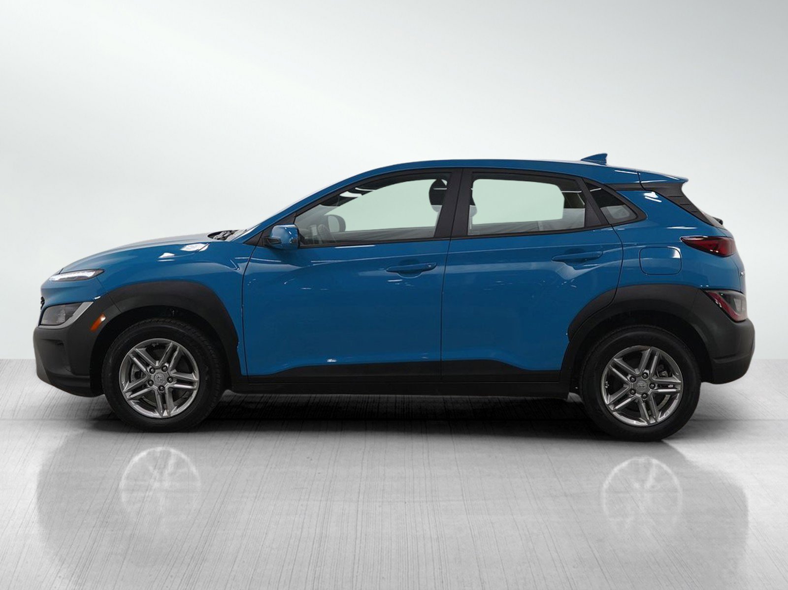 Used 2023 Hyundai Kona SE image 2