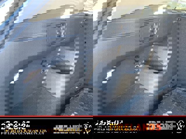 New 2025 Volkswagen Tiguan SE image 60