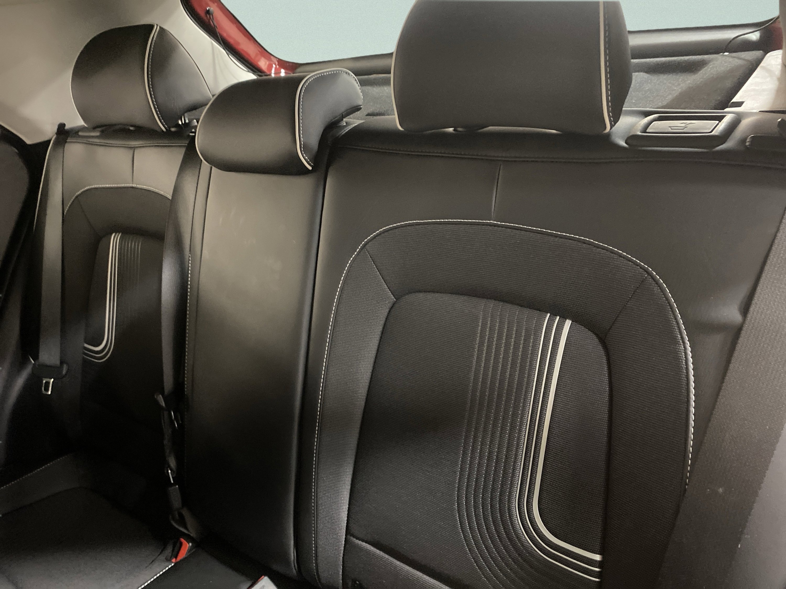 Used 2023 Hyundai Venue Limited w/ Cargo Package image 11