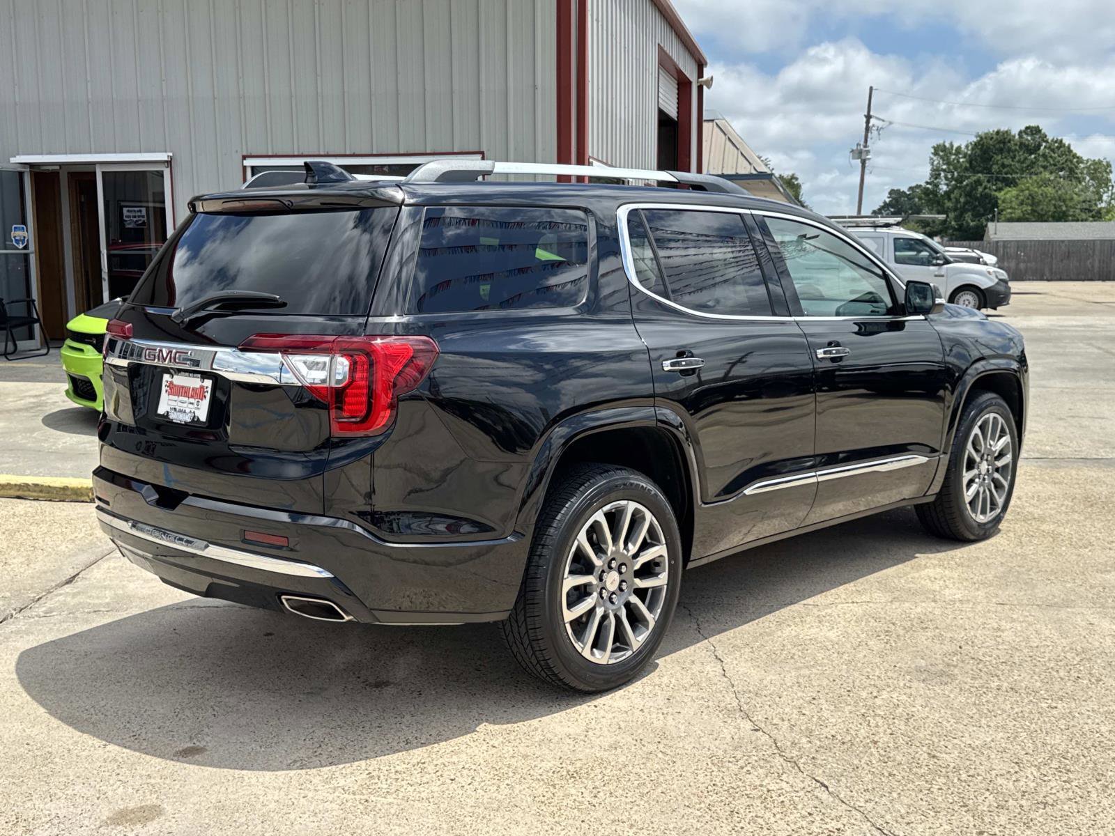 Used 2022 GMC Acadia Denali w/ LPO, Floor Liner Package FWD image 7